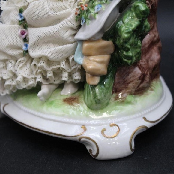 Dresden lace porcelain ANTIQUE East German statue - Picture 6 of 10